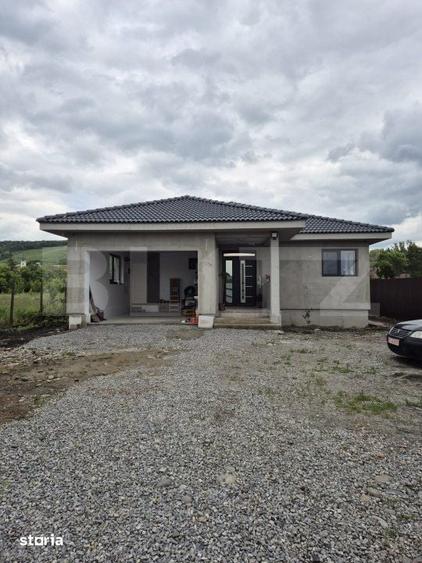 Casă cu 4 camere cu Teren 1399 Mp în Luna