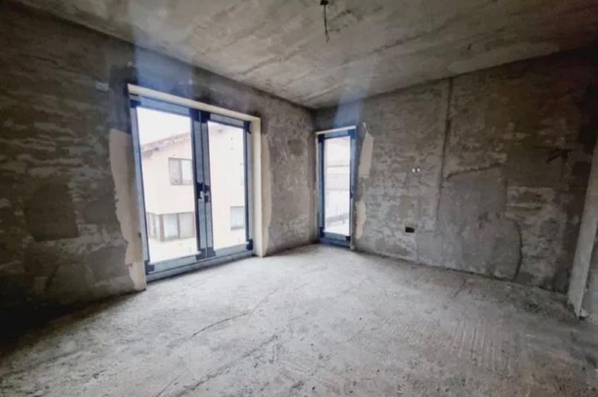 Casă individuală cu 4 camere cu Canalizare în Calea Clujului