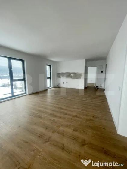Apartament cu 3 camere decomandat în Calea Moldovei