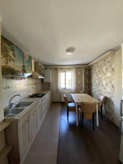Apartament cu 3 camere decomandat în Lipovei