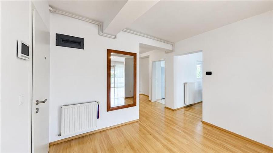 Apartament cu 3 camere decomandat, mobilat în Avantgarden