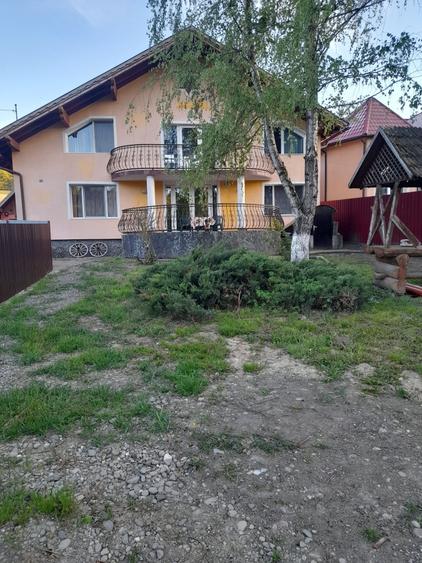 Casă cu 4 camere cu Teren 470 Mp în Bărdești