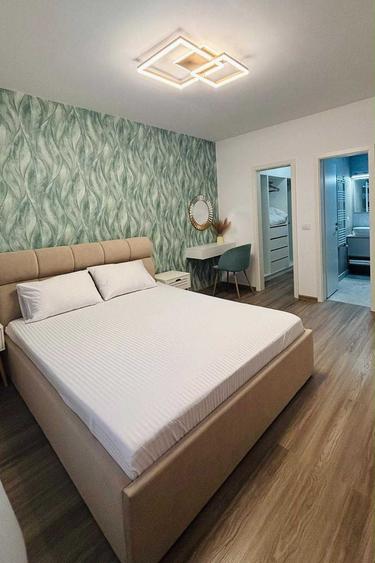 Apartament cu 3 camere decomandat, mobilat în Tractorul