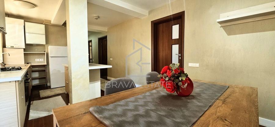 Apartament cu 3 camere semidecomandat, mobilat în Iris