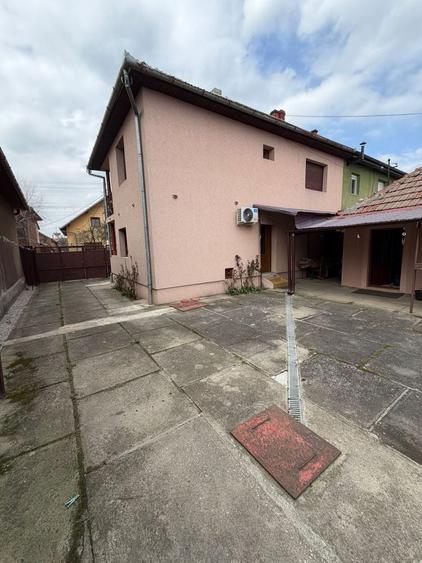 Casă cu 4 camere în Central