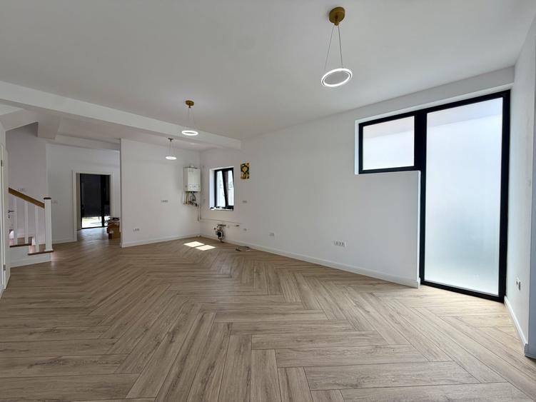 Duplex cu 4 camere cu Canalizare în Dumbrăvița