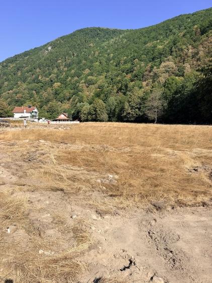 Teren de 1000 mp, în Râu de Mori