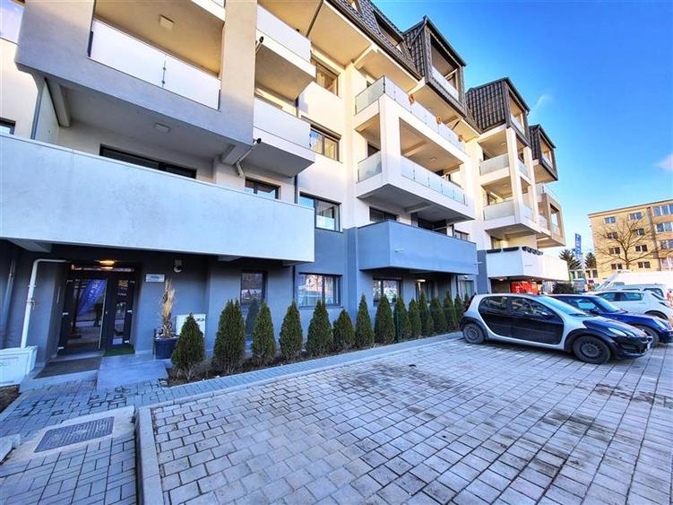 Apartament cu 2 camere decomandat, mobilat în Tractorul