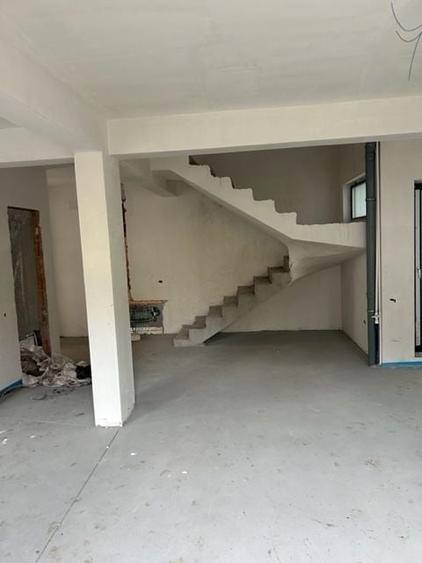 Duplex cu 4 camere cu Teren 120 Mp în Vest