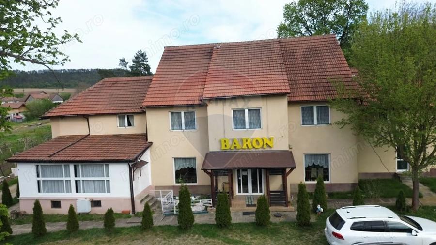 Casă cu 16 camere cu Teren 417 Mp în Bazna