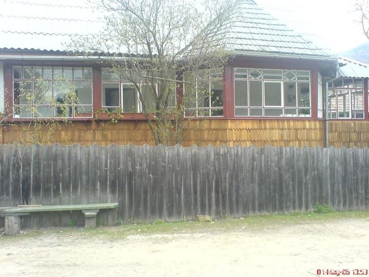 Casă cu 4 camere cu Teren 2000 Mp în Vale
