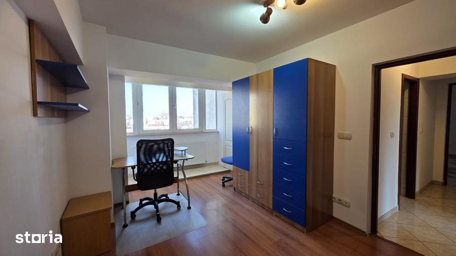 Apartament cu 3 camere în Centrul Civic