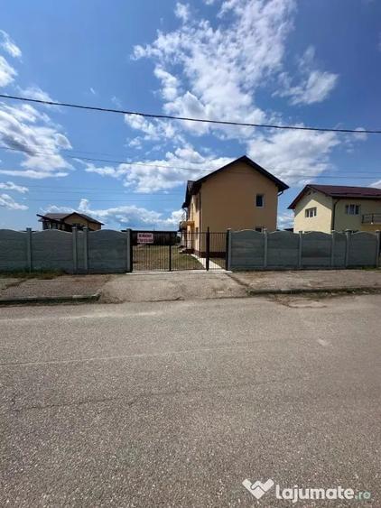 Casă cu 6 camere cu Teren 986 Mp în Central