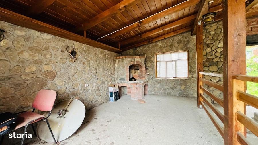 Casă cu 4 camere cu Teren 240 Mp în Central