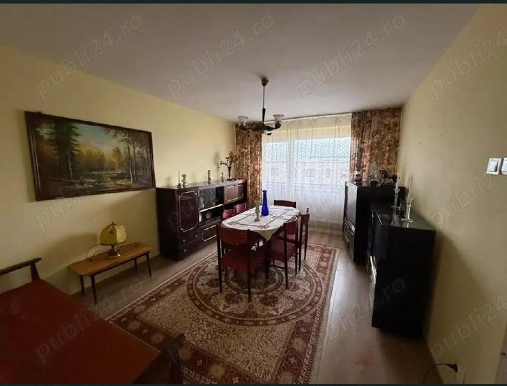 Apartament cu 3 camere decomandat în Petros