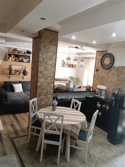 Apartament cu 4 camere decomandat în Central