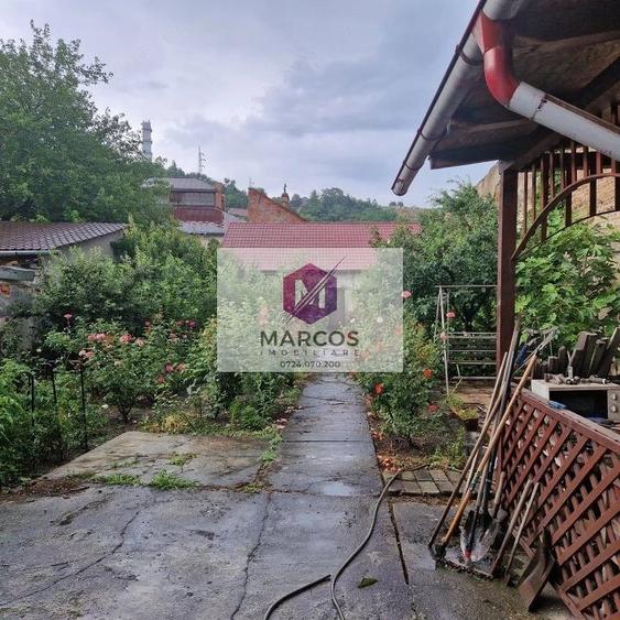 Apartament cu 6 camere decomandat în Cuptoare (Reșița)