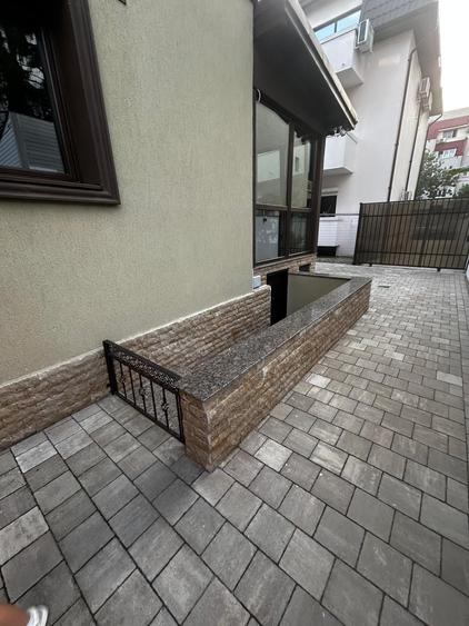 Casă individuală cu 6 camere cu Canalizare în Băneasa