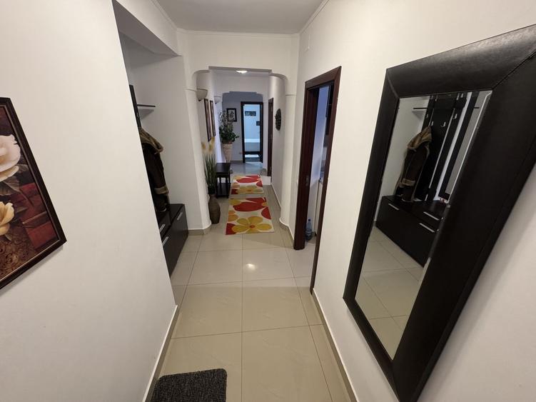 Apartament cu 3 camere decomandat, mobilat în Central