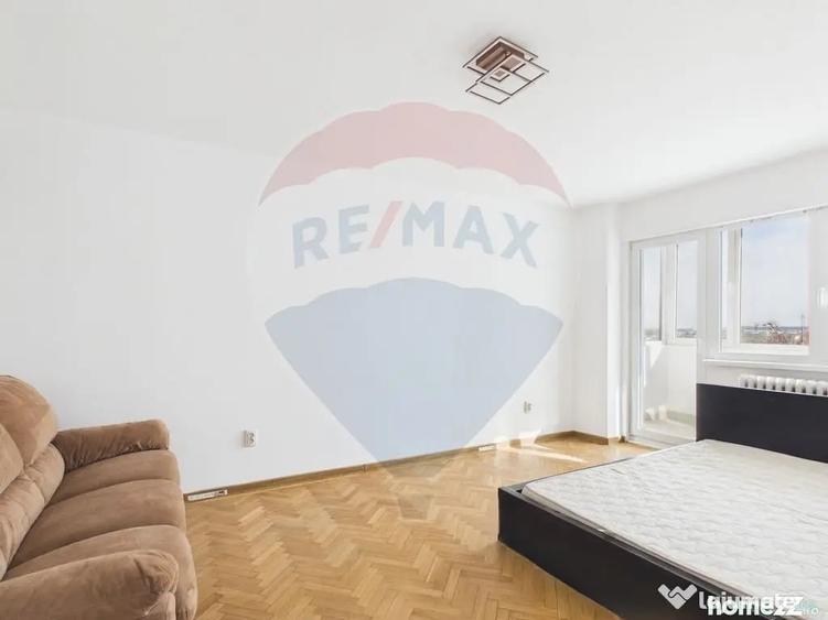 Apartament cu 3 camere decomandat în Lacul Tei