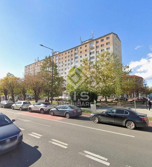 Apartament cu 4 camere semidecomandat în Central