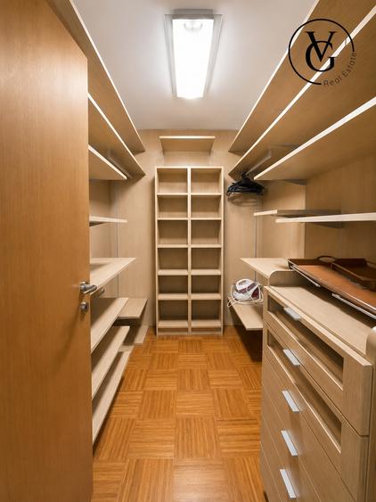 Apartament cu 4 camere decomandat, mobilat în Capitale