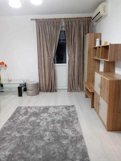 Apartament cu 2 camere semidecomandat în Olteniței