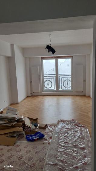 Apartament cu 4 camere decomandat în Centrul Istoric