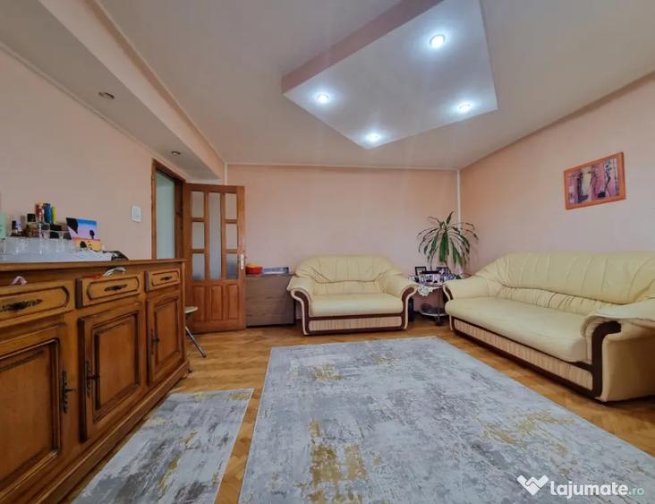 Apartament cu 3 camere decomandat, mobilat în Banca Națională
