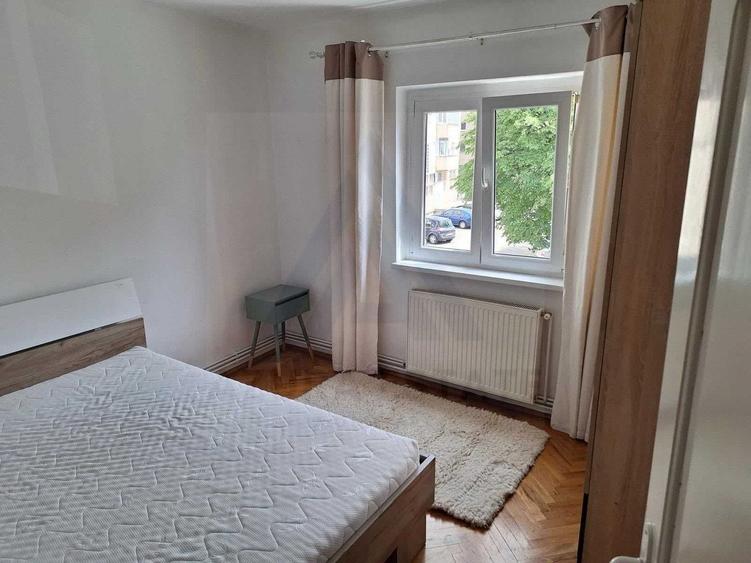 Apartament cu 3 camere decomandat, mobilat în Turnișor