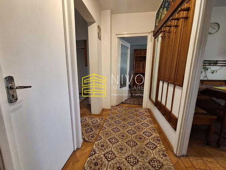 Apartament cu 3 camere decomandat, mobilat în Cornișa