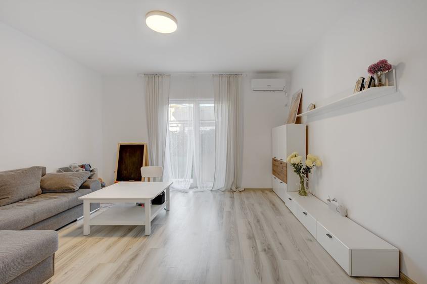 Apartament cu 3 camere decomandat în Ștefăneștii de Jos