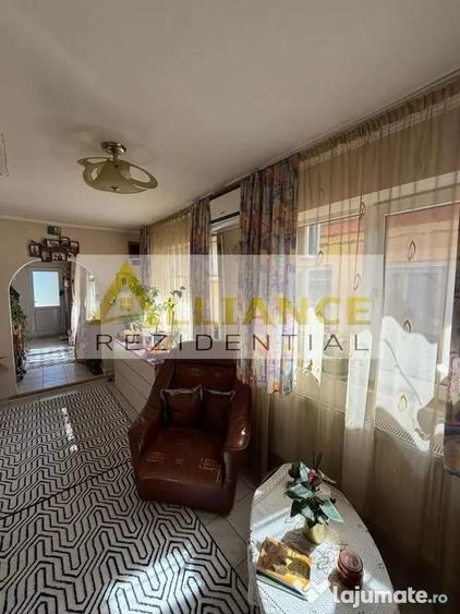 Casă cu 5 camere cu Teren 754 Mp în Cățelu