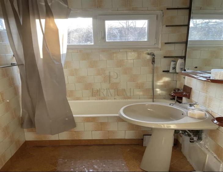Apartament cu 3 camere decomandat, mobilat în Take Ionescu
