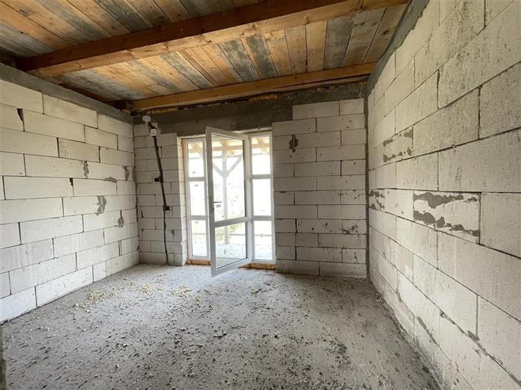 Casă individuală cu 4 camere cu Teren 1600 Mp în Malcoci
