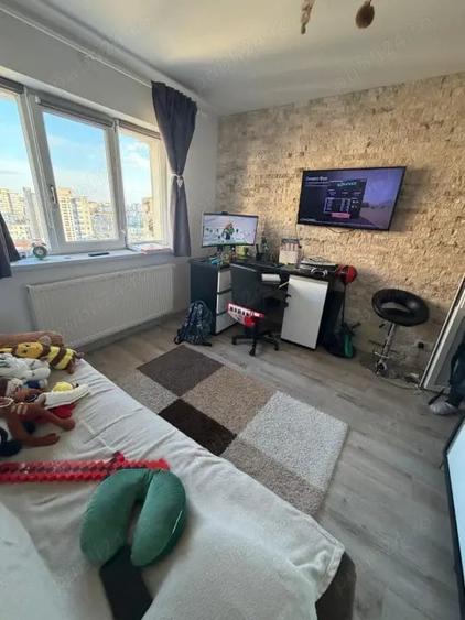 Apartament cu 2 camere semidecomandat în Craiovița Nouă