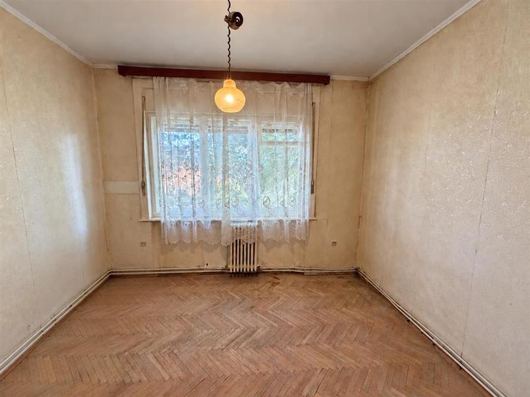 Apartament cu 3 camere semidecomandat în Nord