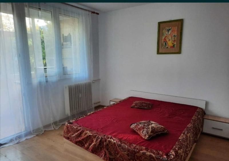 Apartament cu 3 camere decomandat, mobilat în Drumul Taberei