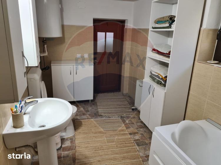 Casă cu 4 camere cu Teren 11016 Mp în Runcu