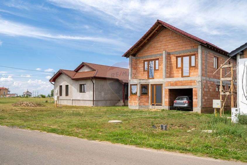 Casă individuală cu 5 camere cu Teren 300 Mp în Fântânele