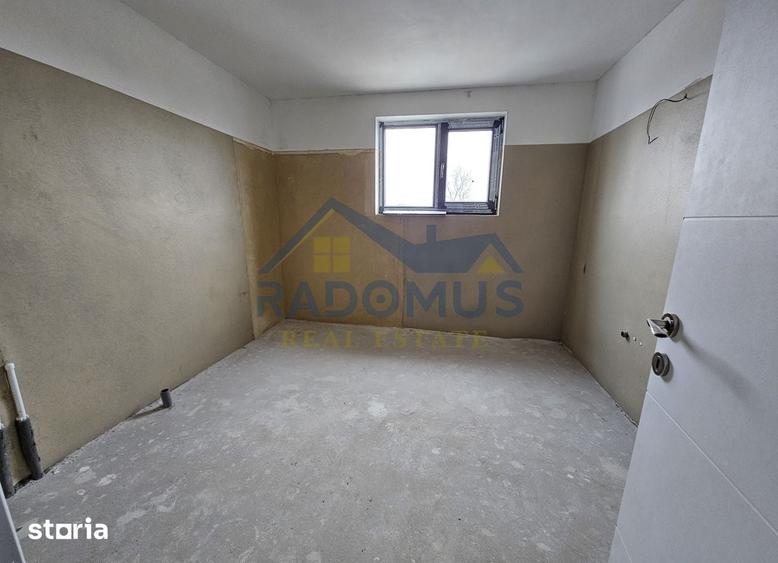 Casă cu 8 camere cu Teren 600 Mp în Central
