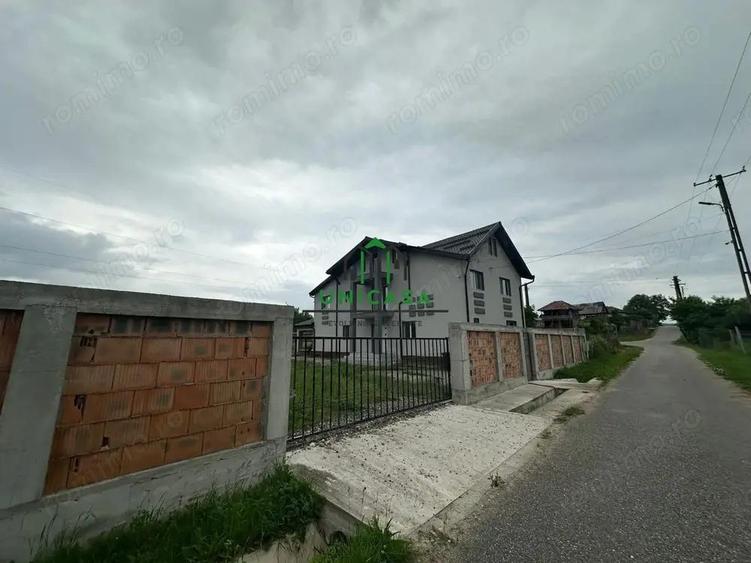 Casă cu Teren 2000 Mp în Români