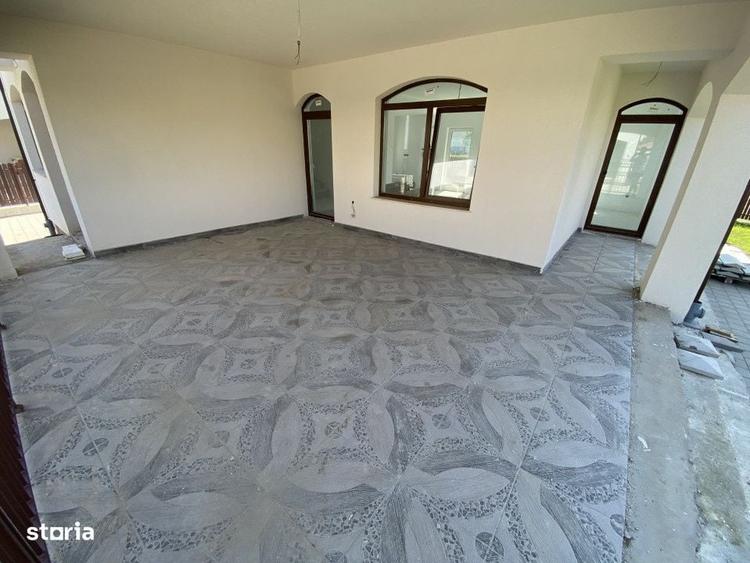 Casă cu 4 camere cu Teren 400 Mp în Dezmir