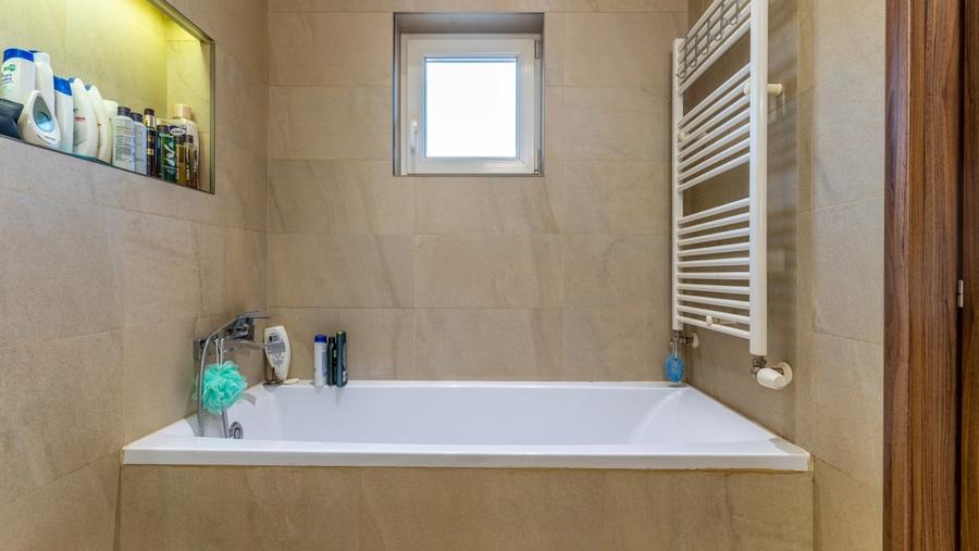 Casă individuală cu 4 camere cu Piscina în Borhanci