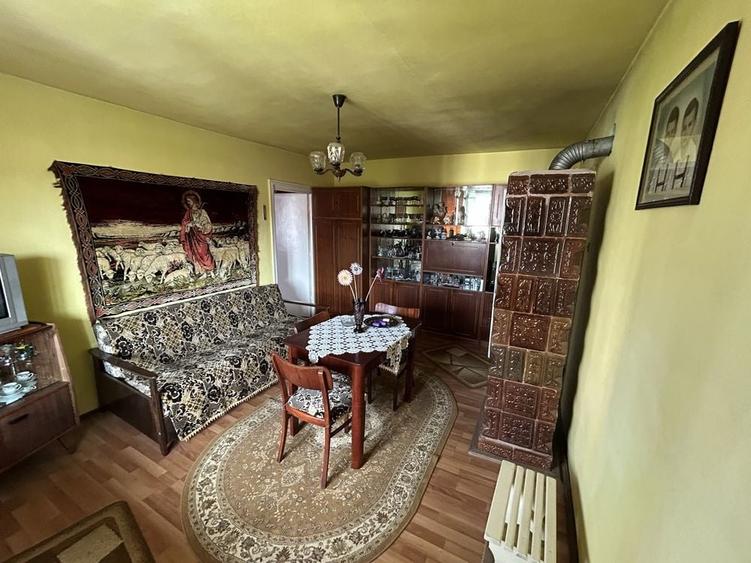 Apartament cu 3 camere semidecomandat în Central