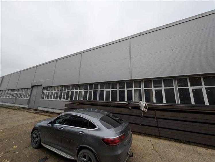 Spațiu industrial, de 865 mp, în Sud