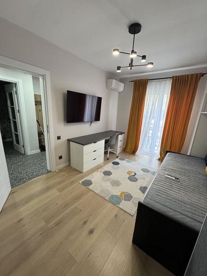 Apartament cu 3 camere decomandat în Tunari
