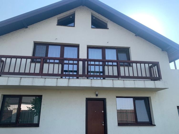 Casă cu 4 camere cu Teren 400 Mp în Vidra
