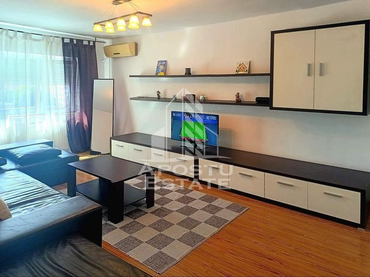 Apartament cu 3 camere semidecomandat, mobilat în Micălaca