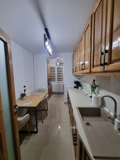 Apartament cu 3 camere decomandat în Radu Negru